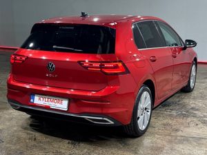 Volkswagen Golf 2.0 TDI STYLE AUTOMATIC - FACTORY - Image 4