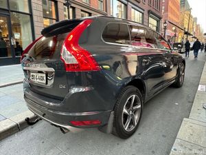 2015 Volvo XC60 D4 (181hp) FWD R-Design - Image 4