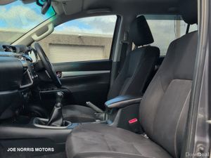 Toyota Hilux 2.8 SR5 DOUBLE CAB *Plus Vat - Image 4