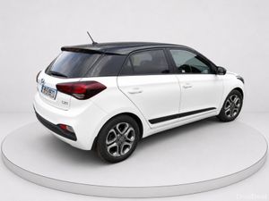 Hyundai i20 DELUXE AUTOMATIC - Image 2