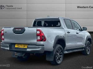 Toyota Hilux 2.8 D-4D Invincible X Auto 4WD Euro 6 - Image 2