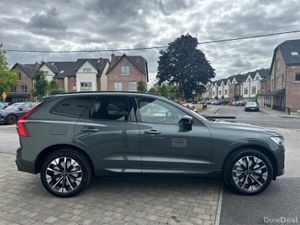 Volvo XC60 T6 Plus Dark AWD PHEV--Panoramic Roof, - Image 4