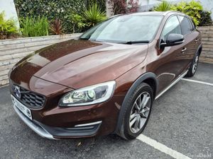 Volvo V60 2.0 D4 / SE CROSS COUNTRY / HIGH SPEC / - Image 3