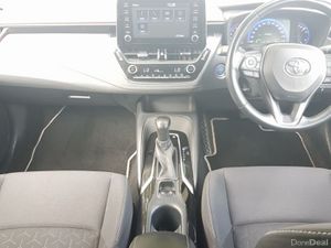 Toyota Corolla 1.8 Hybrid Luna Sport Hatchback - Image 4