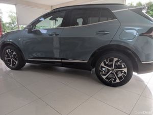 Kia Sportage K4 Diesel Sunroof 5dr - Image 2