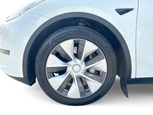 Tesla Model Y LONG RANGE AWD - Image 4