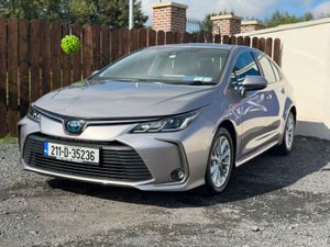Toyota Corolla 1.8 Hybrid Luna Saloon - Image 3