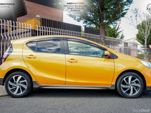 2015 Toyota aqua Orange (URBAN) - Image 3