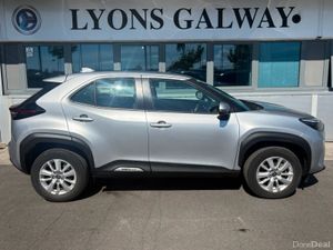 Toyota Yaris Cross 1.5 Hybrid / Leather / Auto/ Lo - Image 3