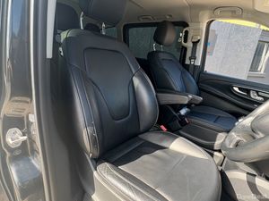 Mercedes V220 D 7 Seater Avantgarde Automatic - Image 4