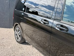 Mercedes V220 D 7 Seater Avantgarde Automatic - Image 3