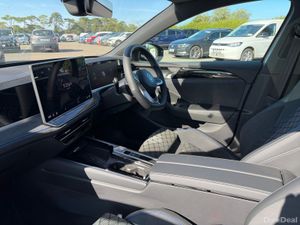 Volkswagen Passat 2.0TDI DSG 150HP R-LINE - Image 3