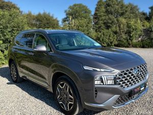 2022 Hyundai Santa Fe Executive Plus PHEV 7 Seats - Image 2