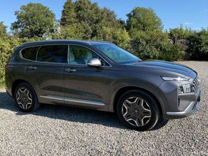 2022 Hyundai Santa Fe Executive Plus PHEV 7 Seats - Image 3