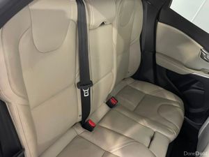 Volvo V40 D2 MOMENTUM ED GT 5DR AUTO - Image 4