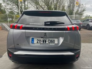 211 Peugeot E2008 GT-Line - Image 3