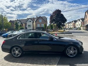 Mercedes-Benz E-Class E 220d AMG Line--Nappa Leath - Image 4