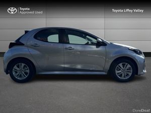 Toyota Yaris YARIS HYBRID LUNA - Image 3