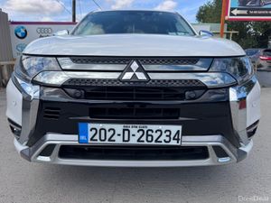 202 Mitsubishi Outlander 2.4L Plug-in EV Intense - Image 3