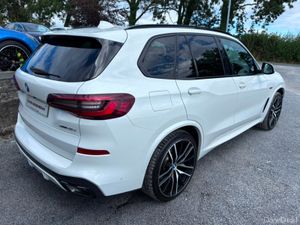 BMW X5 M SPORT XDRIVE 45E (HIGH SPEC) - Image 2