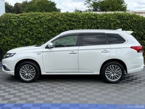 Mitsubishi Outlander 4WD 2.4 HYBRID // TILT & SLID - Image 4