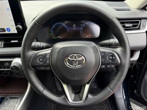 Toyota RAV4 G-SPEC 2.5 HYBRID AUTO // TINY MILEAGE - Image 4