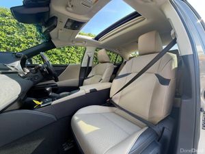 Lexus ES ES300H LUXURY 2.5 HYBRID AUTO ** HUGE SPE - Image 2