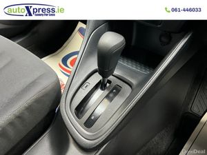 Toyota Yaris 1.5 HYBRID X, Automatic - Image 4