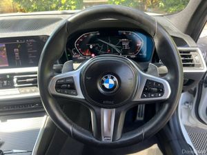 BMW 3-Series 320d M-SPORT // APPLE CARPLAY/ANDROID - Image 4