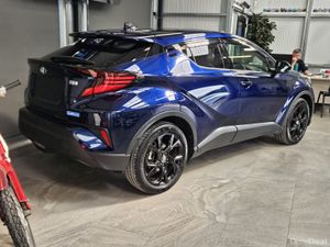21 TOYOTA CH-R HYBRID 33,000 KMS- - Image 3