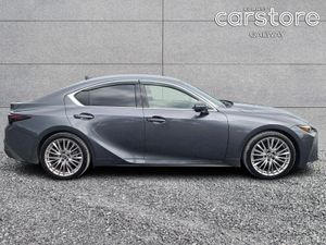 Lexus IS IS300H Version Sport - Image 2