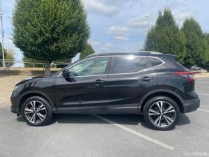 Nissan Qashqai high spec diesel manual - Image 4