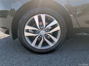 Hyundai i30 2017 Deluxe LOW KMS - Image 3