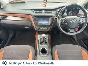 Toyota Avensis 1.6 D-4D Luna Navi Saloon - Image 2