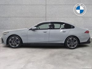 BMW 5-Series 530e - Image 4