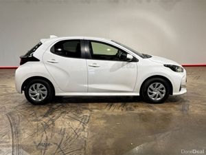 Toyota Yaris 1.5 HYBRID AUTOMATIC - CRUISE CONTROL - Image 3