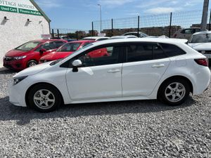 TOYOTA COROLL TOURING 1.8 PETROL HYBRID AUTO - Image 3