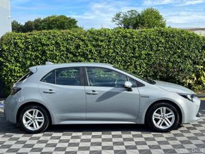 Toyota Corolla ICON 1.8 HYBRID AUTO // APPLE CARPL - Image 2