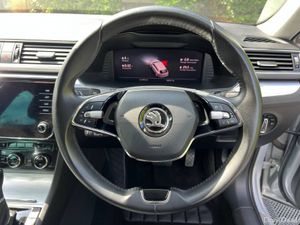 Skoda Superb SE TECH IV 1.4 HYBRID // FULL SERVICE - Image 4