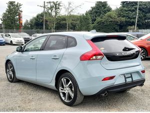 Volvo V40 2.0L Diesel D4 MOMENTUM - Auto - Low mil - Image 4