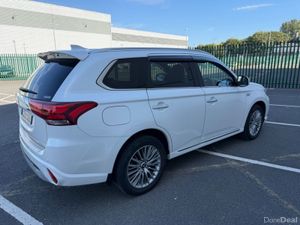 Mitsubishi Outlander Only 29k KM, PLUG IN HYBRID, - Image 4