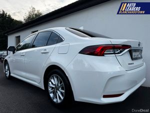 TOYOTA COROLLA 1.8 LUNA SAL HYBRID 126 BHP AUTO - Image 4