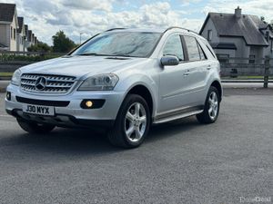 ABSOLUTELY IMMACULATE MERCEDES ML280 - Image 3