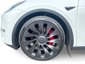 Tesla Model Y PERFORMANCE AWD - Image 4