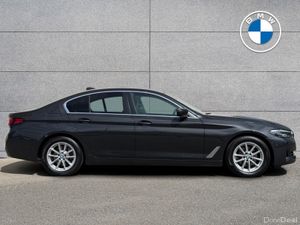 BMW 5-Series 520d SE Saloon - Image 4