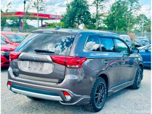 Mitsubishi Outlander 4WD PHEV G SAFETY PACKAGE (03 - Image 4