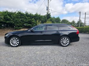 2020 Volvo V90 D4 Momentum - Automatic - Image 2