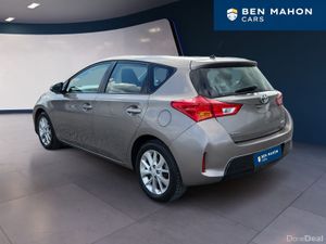 Toyota Auris Aura Petrol - Image 3