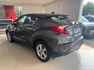 Toyota C-HR 1.8 HYBRID LUNA - Image 4