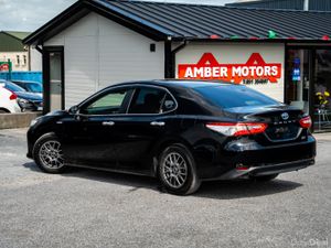 2019 Toyota Camry Hybrid Automatic - Image 3